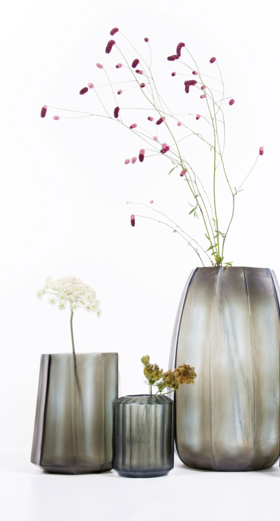 GUAXS vase with flowers.